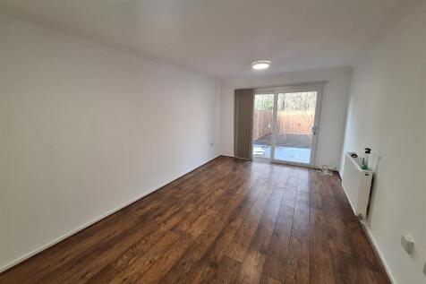 3 Bedroom Terraced in PE3 8SJ