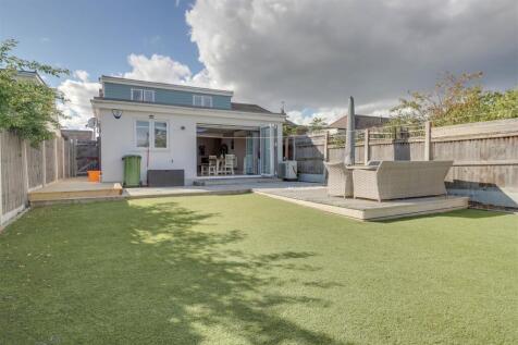 6 LILAC AVENUE INSIDE-4.jpg