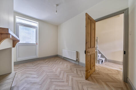 1356107-8-68c9848...