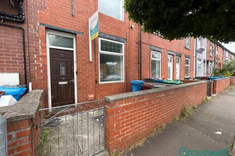 Grovewell are pleased to offer for let this three-bedroom terraced home in Crumpsall. The property comprises a spacious reception room, fitted kitchen, two double bedrooms, one single bedroom and a fa