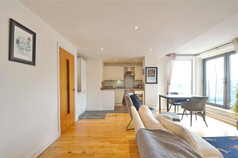***BALCONY***OFF STREET PARKING FOR ONE CAR*** Light and spacious two double bedroom, two bathroom apartment on Kings Square Avenue in Stokes Croft, offered unfurnished and available from the 10th of
