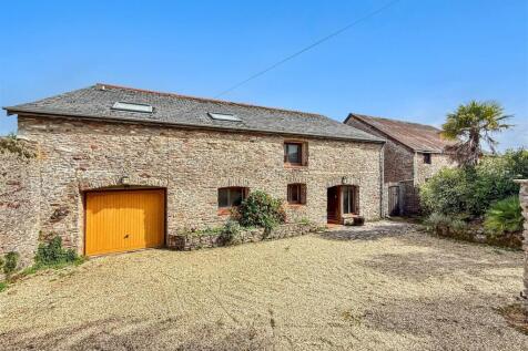 Front Parking Area & Both Barns.JPG