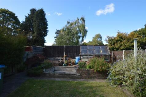 98 Ryecroft Avenue gdn.JPG