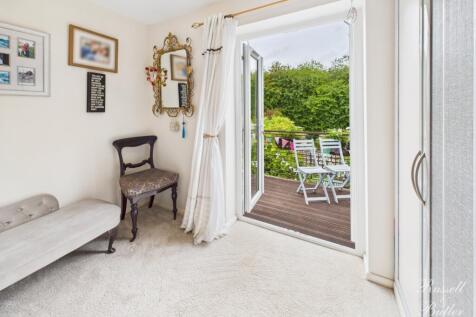 CAM01995G0-PR0354-STILL028