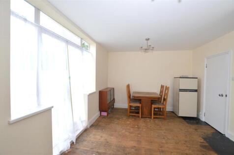 36 Derwent Road dining room.JPG