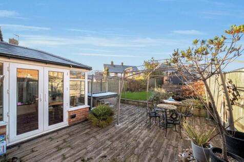 Excellent Outside Space - Room For A Hot Tub