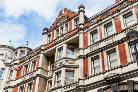 Long Acre exterio...