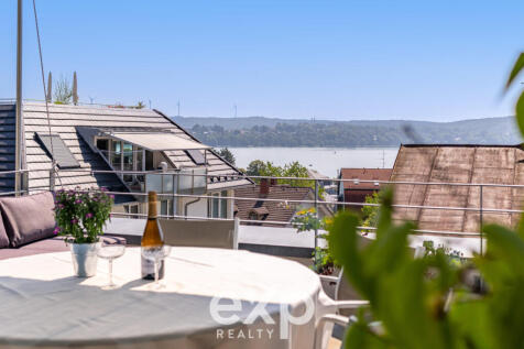 Roof terrace with lake view
