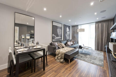 Spacious two Bedroom, two bathroom Apartment in the heart of Aldgate East - This property is offered fully furnished to the highest quality. Situated on the 25th floor there is a beautifully landscape