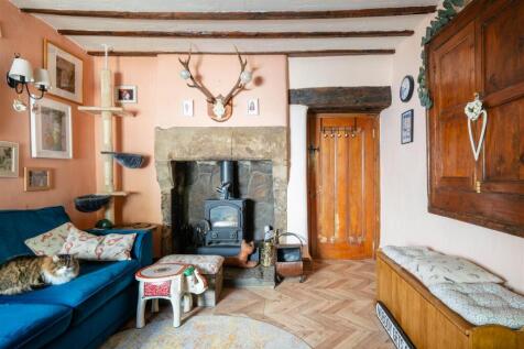 Living Room-3.jpg