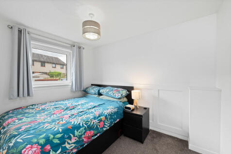 63 Bishops Park 1...