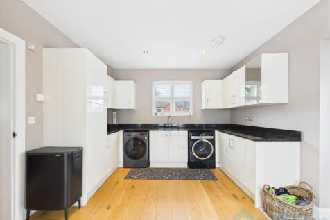 CAM04024G0-PR0028-STILL007