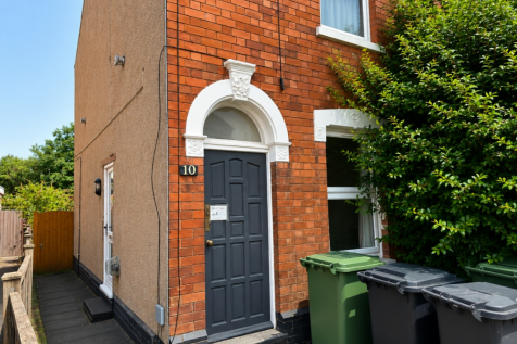 4 Bedroom Terraced in WR2 5BN