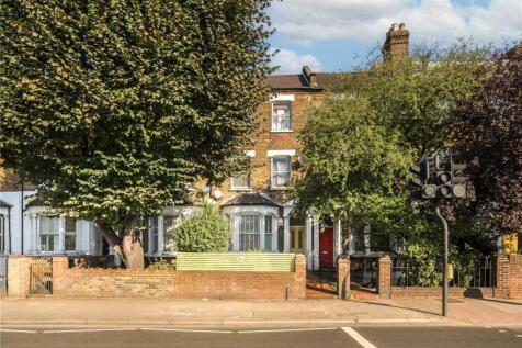 Top floor Victorian conversion flat, situated within the Ashburnham Triangle conservation area. The interior comprises a double bedroom, study room, bathroom with shower over bath, lounge/diner and an