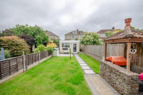 Rear garden pic 3.jpg