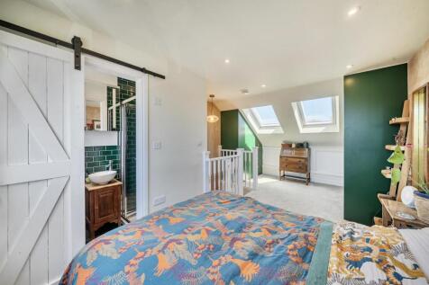 Bedroom 1.jpg