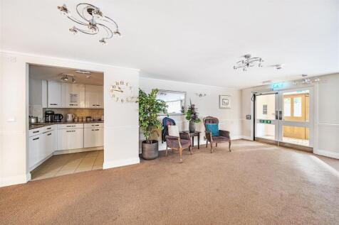 Owners Lounge &amp; Kitchen.jpg