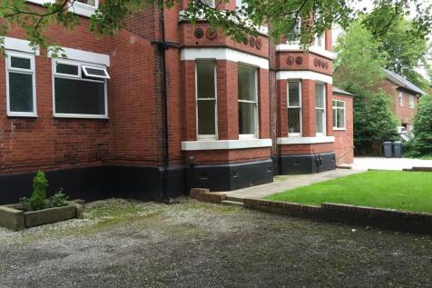 Martin & Co are delighted to introduce onto the rentals market a very spacious, one bedroom, ground floor apartment with high ceilings and large rooms. The property has large communal gardens and off