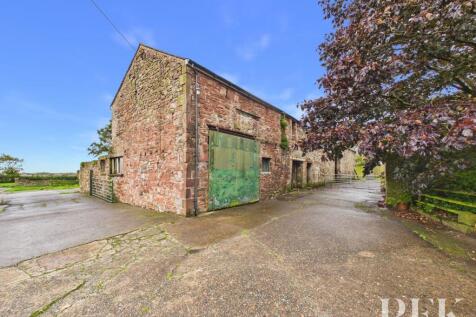 Detached Barn and Additional Outbuildings