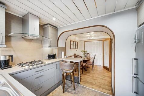 Kitchen / Dining Area