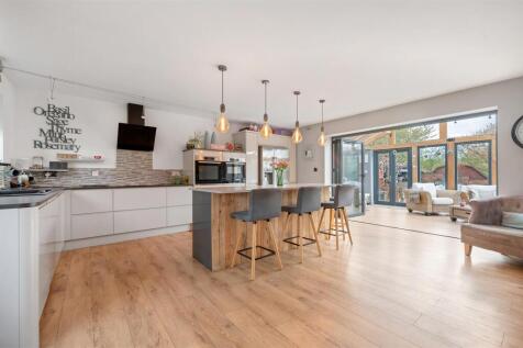 LIVING/DINING KITCHEN