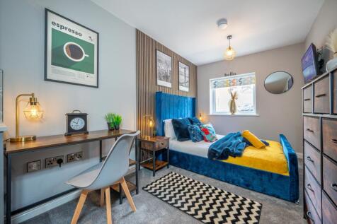 8 Bedroom House in SN1 3HN