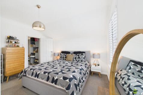 CAM02615G0-PR0125-STILL002