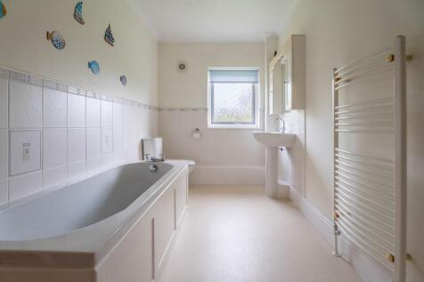 Jack &amp; Jill Bathroom