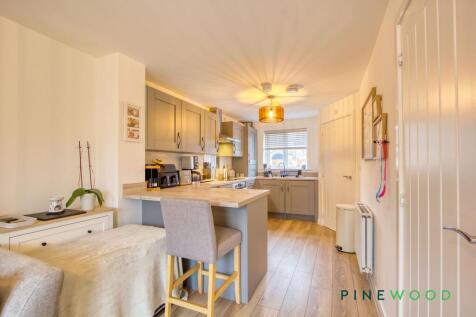 KITCHEN/BREAKFAST ROOM/LIVING AREA