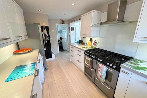 Kitchen to side p...