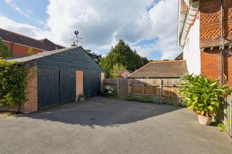 Driveway/Garage