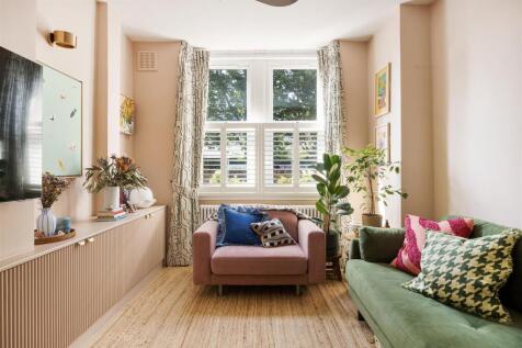 Cann Hall Road, E11