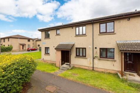 Situated within a peaceful development close to the Water of Leith, this is a well proportioned upper villa located in the popular area of Bonnington. Ideally positioned for easy access into the City
