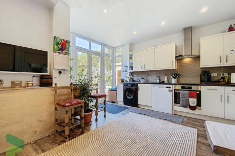 Fitted Dining Kit...