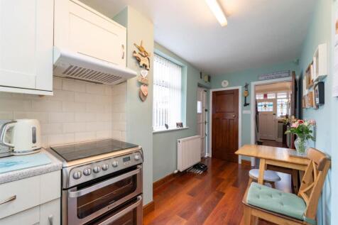 3 bed, 1 bath Semi-Detached in Manchester - Photo 12