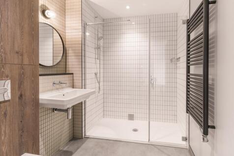 Experience modern elegance in this beautifully designed bathroom, where style meets functionality.