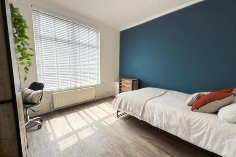 6 Bedroom Terraced in M13 0YQ