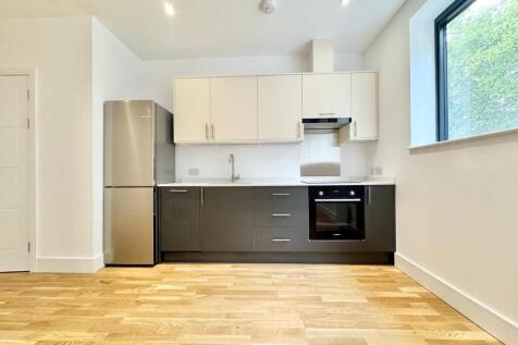 Seven Sisters Road, London
A superb newly built studio apartment finished to a high standard throughout and ideally located on the vibrant Seven Sisters Road.