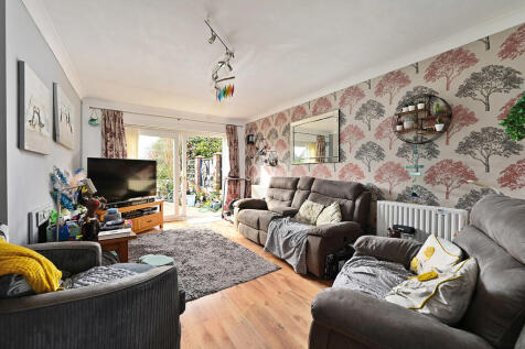 33-Frogmore-Park-...