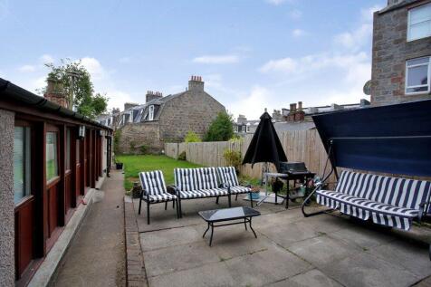 Shared Rear Garden