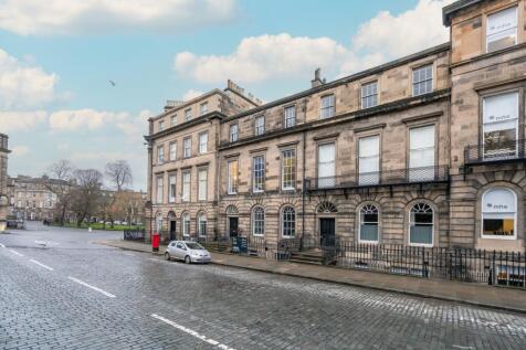 Stylish two bedroom furnished flat in the heart of Edinburgh’s city centre, offering a prime location on St Colme Street.