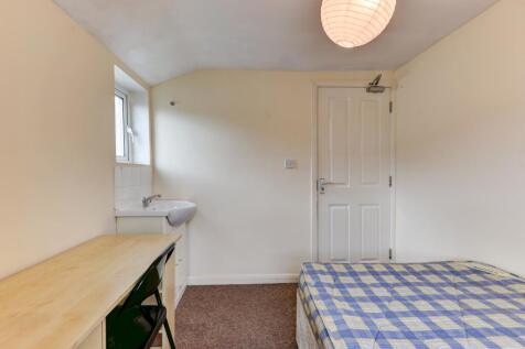 36 Beaconsfield Road-17