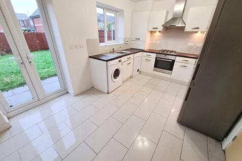 3 bed, 1 bath Semi-Detached in Manchester - Photo 3