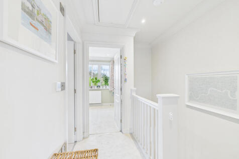 CAM02909G0-PR0381-STILL019