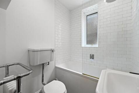 RCLR- FFF 9 exeter road- bathroom 3 (1).jpg