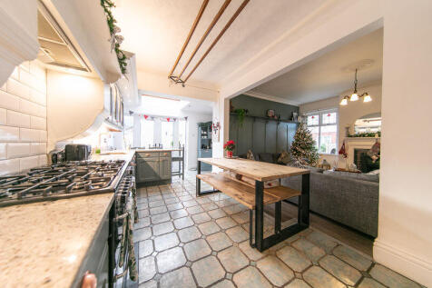 Kitchen & rear living space