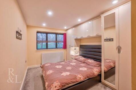 30 Carsington Crescent (30).jpg