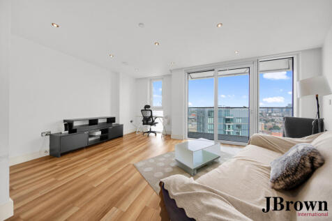 A bright and spacious two bedroom apartment situated in Aldgate, E1. Benefitting from private balcony with City views, concierge service, and shops and transport links close by.
