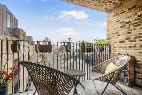 Hand Axe Yard, St Pa