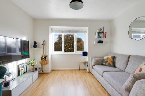 13-62d4JHPropWorld - 29 Castle Court - 10.jpg